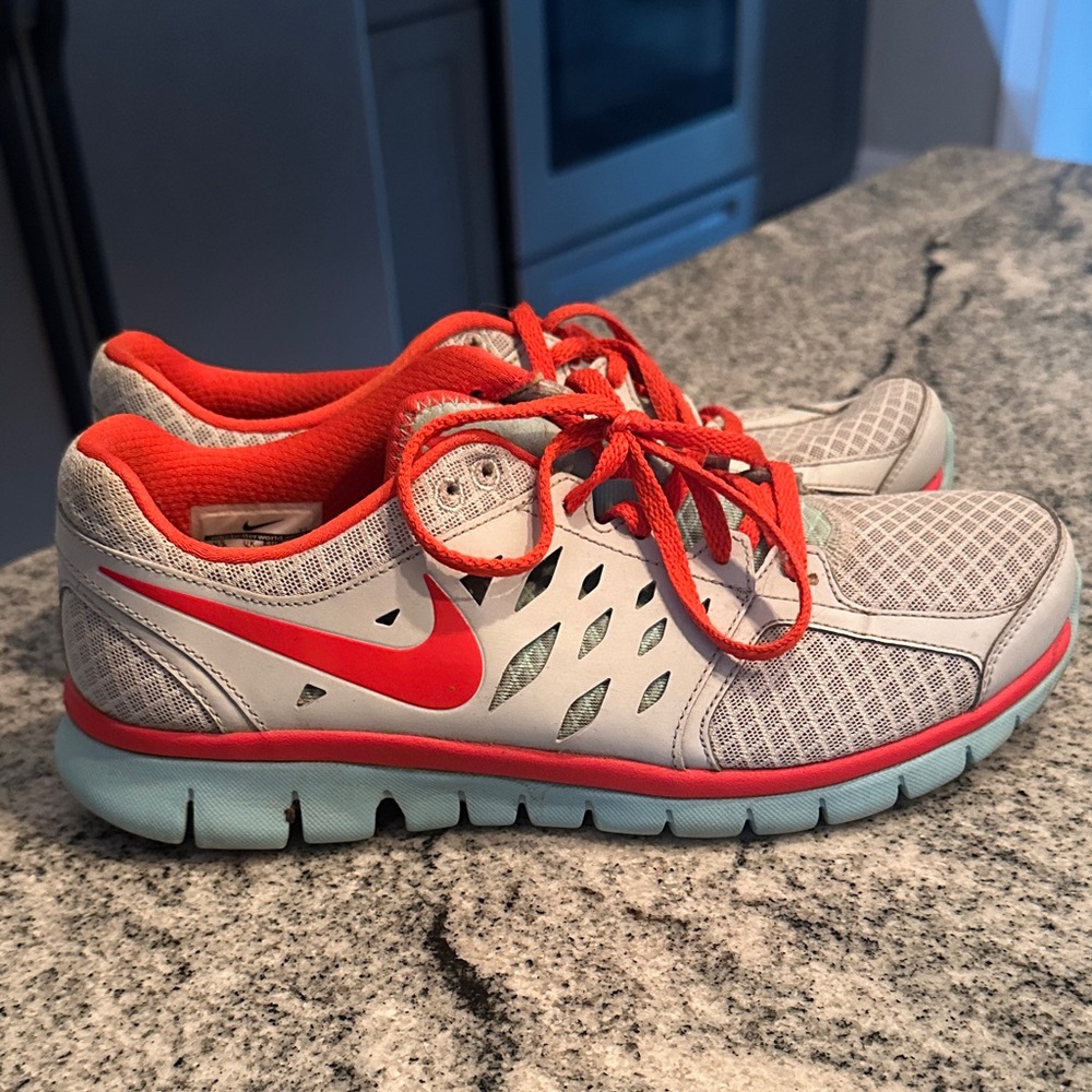Rare Nike Flex 2013 Run Gray and Red Running Shoes